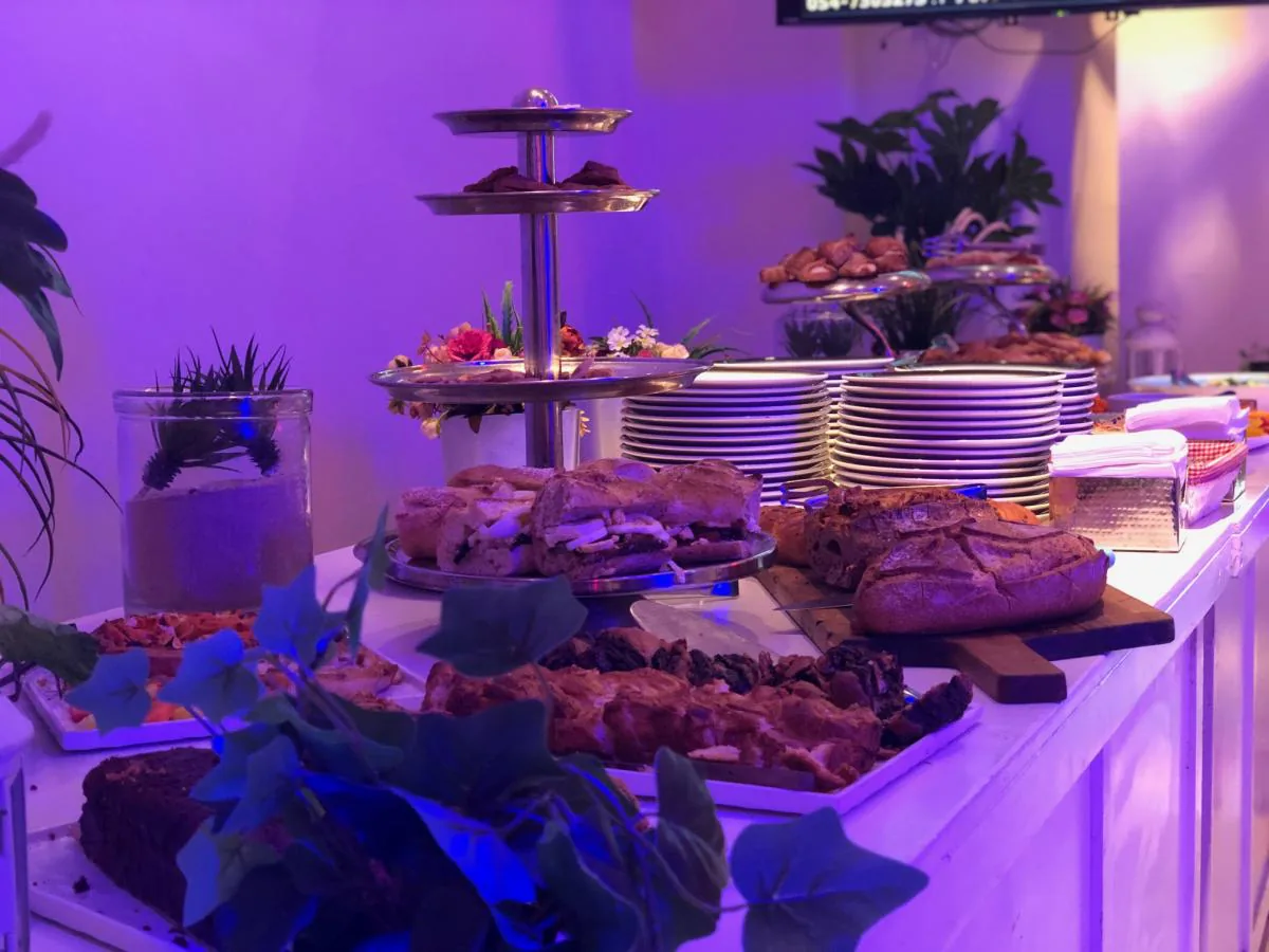 עמדות כיבוד עשיר לכנס